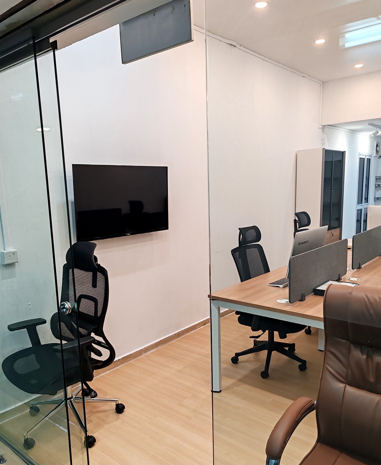 Workstations and glass partition inside the Tanjong Pagar Plaza office unit